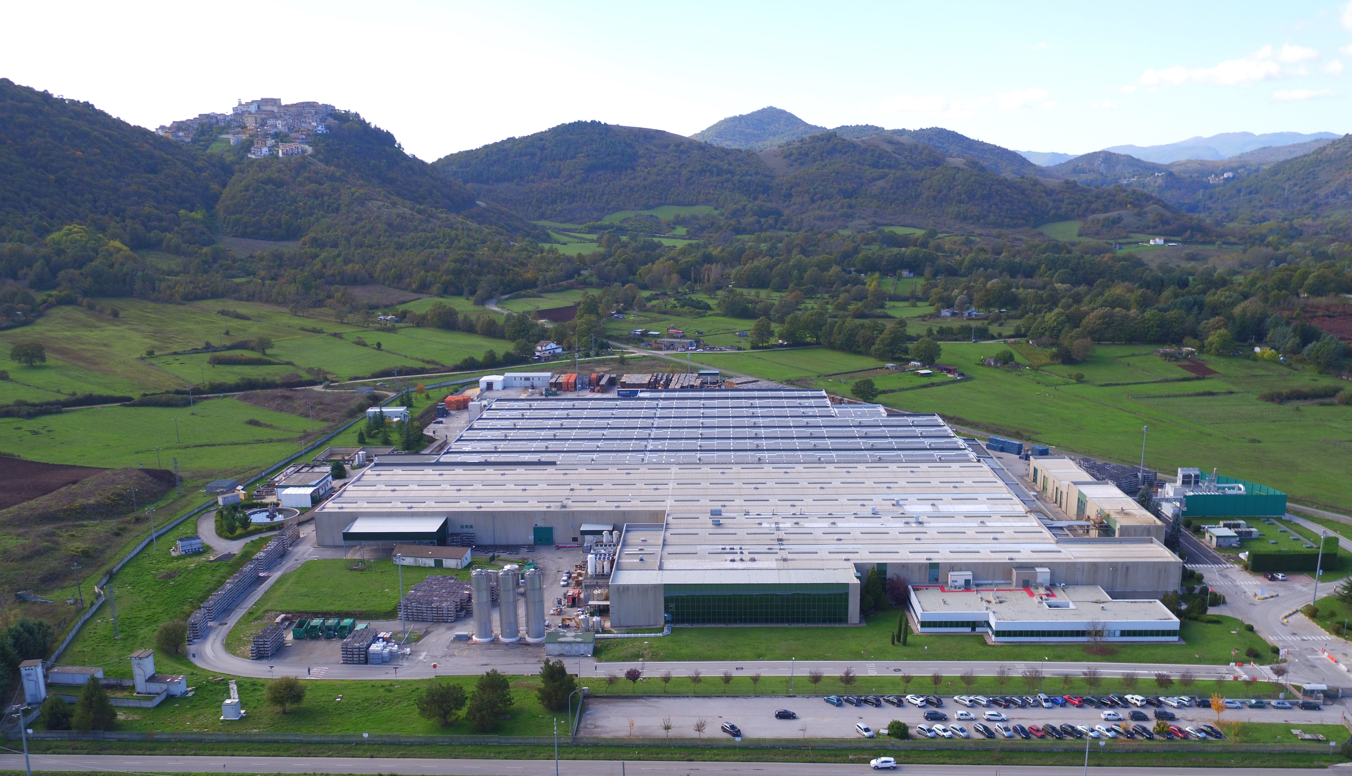 Abruzzo Impresa - Coca-Cola HBC Italia, investimenti in innovazione sostenibile per lo stabilimento abruzzese